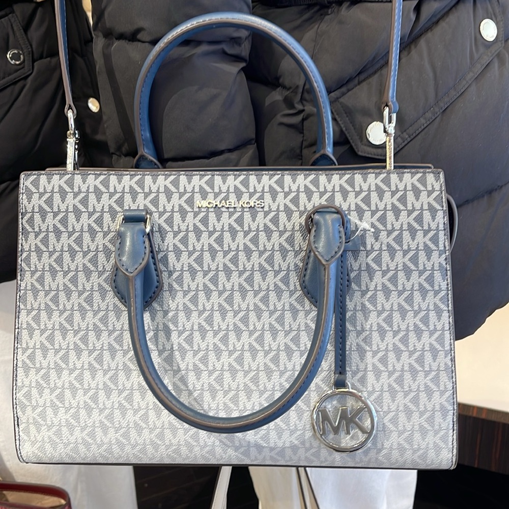 Michael Kors Sheila Medium Signature CZ Logo Satchel Crossbody Center Zip
Navy - Picture 14 of 16